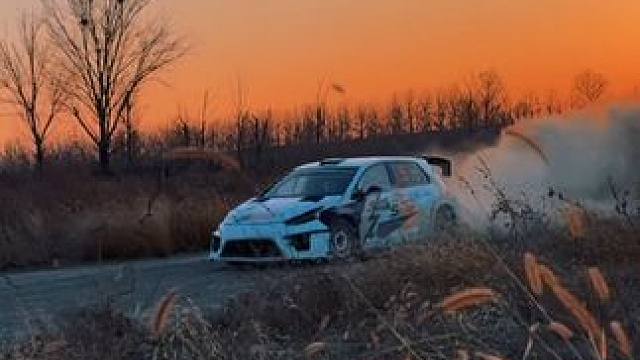 体验“真实版”飞驰人生2！ 今儿天好 溜溜车～
#赛车 #拉力赛 #漂移 #飞驰人生2 #专业动作请