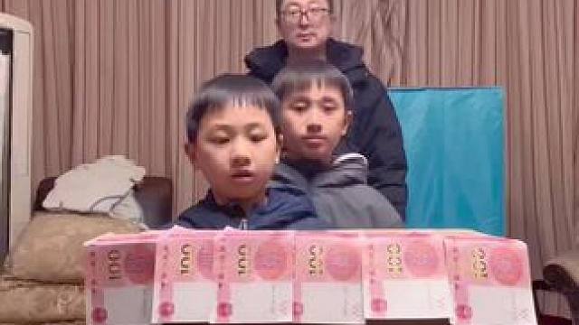 饮料配对挑战，太刺激了，赶紧叫家人朋友们玩起来！#亲子互动 #在家做游戏 #搞笑 #趣味游戏