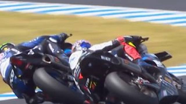 #wsbk 是车不行吗？#摩托车比赛 #专业动作请勿模仿