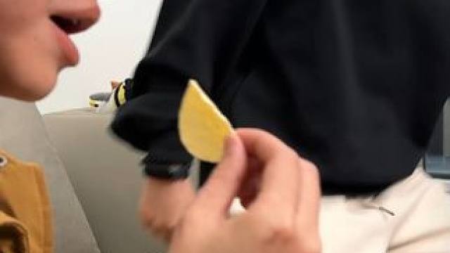 云南的土豆片也太好吃了！每片都是高原土豆整只原切，酥酥脆脆，又香又辣！#土豆片#薯片#零食推荐