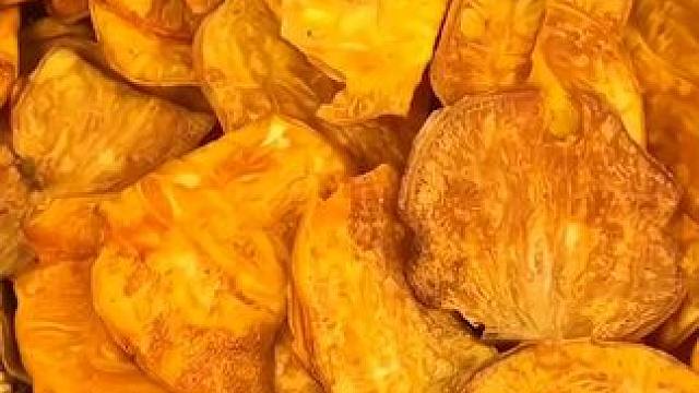 酥酥脆脆又薄薄的红薯片，吃了一袋又一袋真的好吃!#红薯片#零食推荐