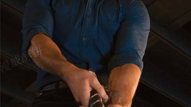 究竟什么样的人才能撼动如此重的雷神之锤 #漫威 #雷神 #雷神之锤 #钢铁侠 #美队 #绿巨人 #洛