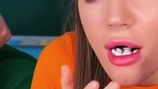 开瓶盖假装把牙咯掉，男同学看完直接蒙圈了！