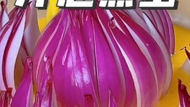 洋葱以后别炒着吃了，打入几个鸡蛋，出锅瞬间变美食，简单又好吃