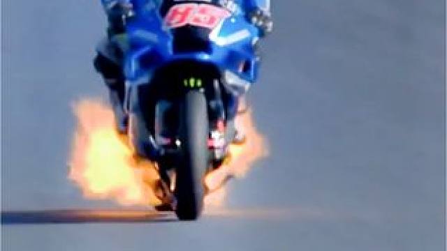 #motogp王杰 #摩托车比赛 #滑胎过弯 #专业动作请勿模仿 #压弯