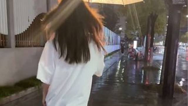 回头看 才发现自己也咬着牙走了很远的路#ootd穿搭 #氛围感 #感觉至上 #jk #期待夏天