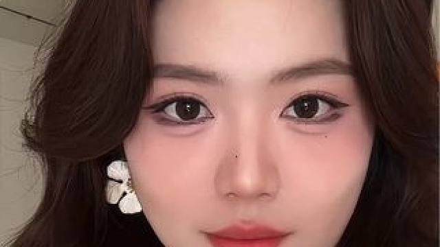 方圆脸都来化韩妆 妆教发型教程开啦～搭配卷发直接氛围感拿捏！
#方圆脸妆容 #变妆 #爆改 #日常妆