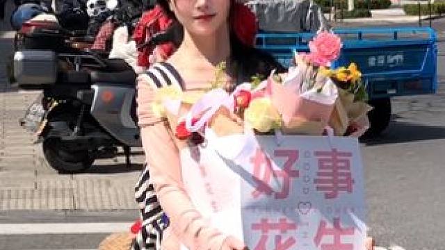 本i人一个大胆的行动 妇女节出门给大家送花去了！#妇女节 #妇女节快乐   #一束花的仪式感 #春日