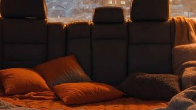 旅途中遭遇暴风雪，窝在舒适露营房车里，伴着风雪入睡 #白噪音 #助眠声音 #睡眠音乐 #催眠疗愈 #