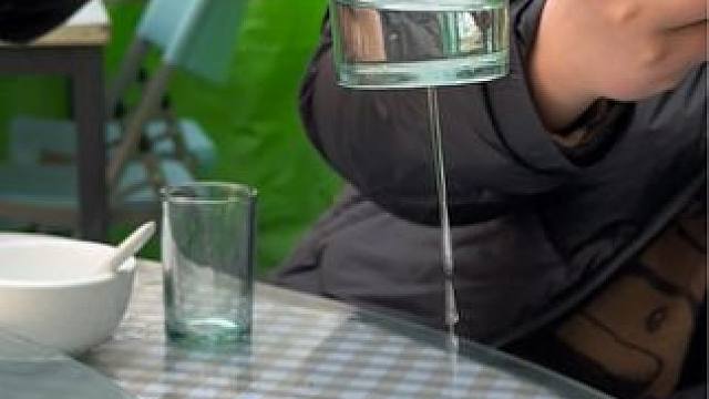 用这个杯子喝酒 阁下该如何应对呢？#精神状态belike