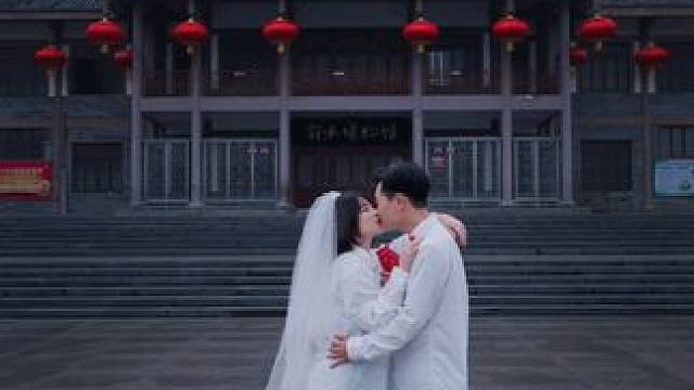 今天三八妇女节，民政局离婚的竟然比结婚的还多，这样下去啷个得了#领证跟拍 #摄影约拍 #邻水