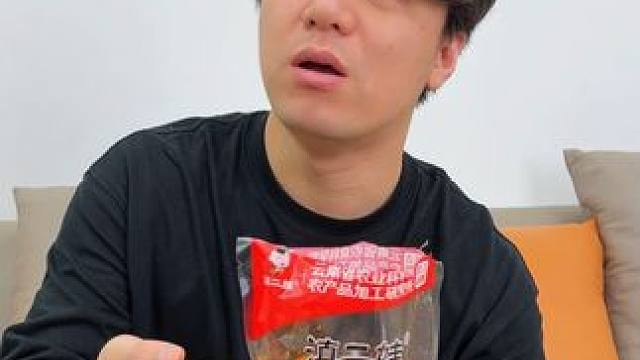 不会还有人没吃过云南的土豆片吧，选用高原土豆整只原切，香辣又酥脆#土豆片#薯片#零食推荐#追剧小零食