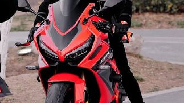 女骑都退摩了吗？#西安机车街拍 #街头摩托车 #机车摄影 #摩托车 #西安女骑