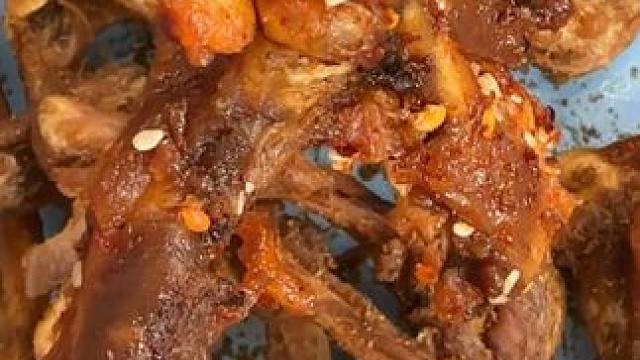 平时追剧真的要来点这个风干鸭锁骨，香香辣辣，特别耐嚼#鸭架#鸭锁骨#追剧小零食#零食推荐