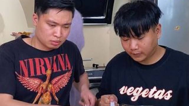 兄弟吵架第一天......#银耳豆浆#豆浆#豆浆粉#剧情#零食推荐