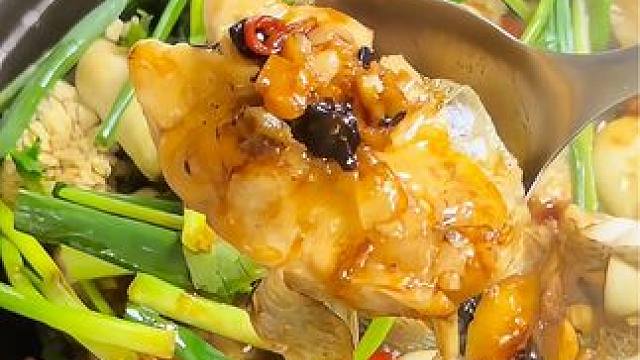 不加一滴水的砂锅焗鲈鱼，在家也能做出外面的味道，真的很好吃，你一定要试试#爱生活爱美食#家常菜 #在