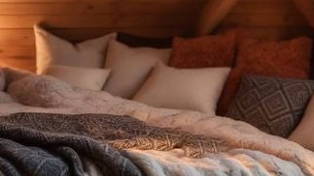 暴雨来临时，就在这个舒适的小屋里喝茶休息吧！ #白噪音 #助眠视频 #雨声助眠