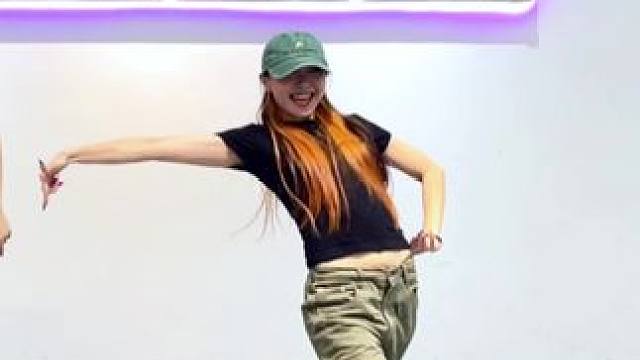 我的摄影师最后差点不拍我了#easy #lesserafim #翻跳 #美式穿搭 #吴川最好的舞蹈室