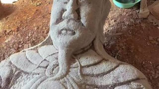 在无锡一农村的库房里发现石人石马，看样子像明代的。据说当年是被盗了，还没开出村口就被抓了，判了六年。