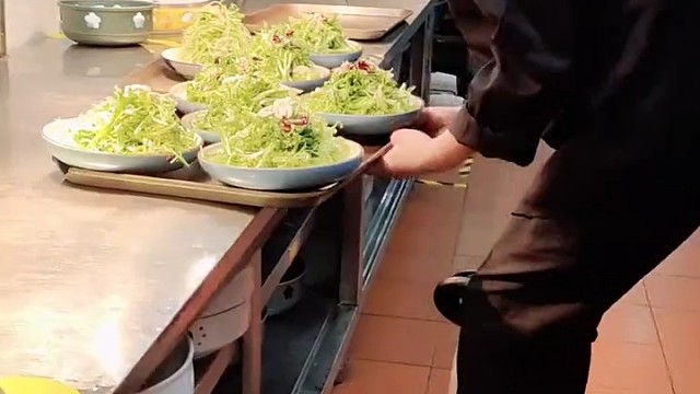 没点技能连服务员都干不了