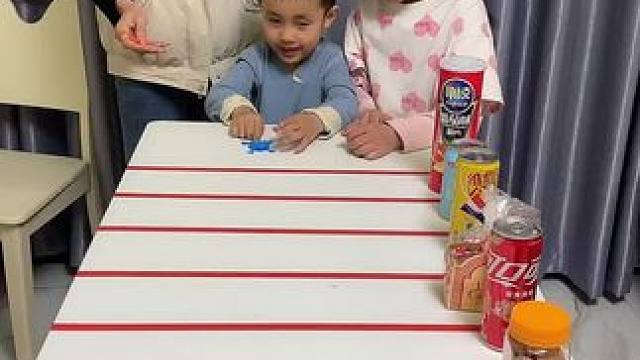 亲子互动游戏#趣味游戏 #这个游戏很好玩 #桌游 #亲子互动游戏 #在家做游戏