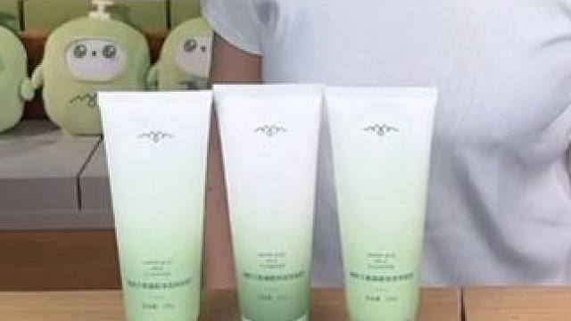 这个洗面奶它是纯氨基酸，主打的就是一个安全，特别适合男的和青春期的小孩！