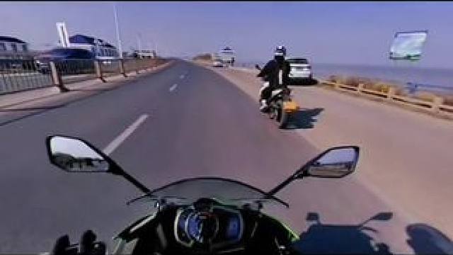 春风轻拂，却不知你的风情，让我们一起探寻这春日里的浪漫秘密吧！#机车摄影