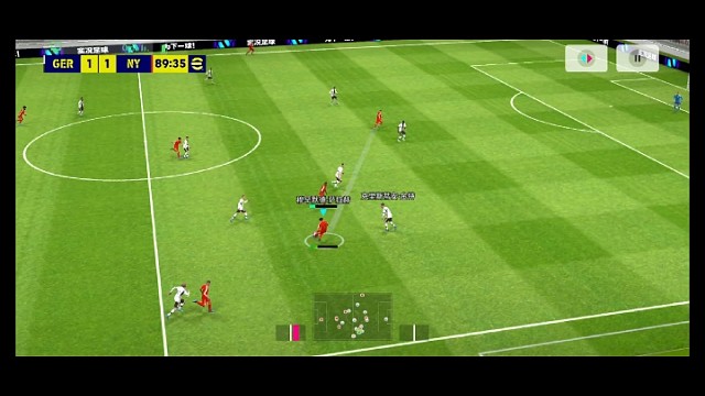 教科书传接跑位攻门