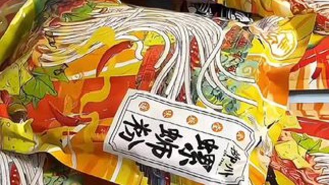 这个#柳州螺蛳粉 汤底好正宗的螺肉味，粉质Q弹#超过瘾 19.9一箱八大包#超便宜超划算 #速食美食