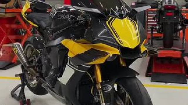 我准备用女朋友的后半生来换它#摩托车 #雅马哈r1