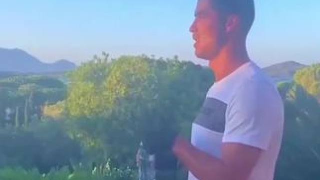 球王C罗一直喜欢喝同款苏打水呢？喜欢的小伙伴一起冲吧#C罗#矿泉水#苏打水