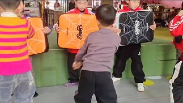 #同城热门 #日常训练 #中华武术 #文武双全 #中华武术博大精深 
为什么要让孩子习武？
因为现在