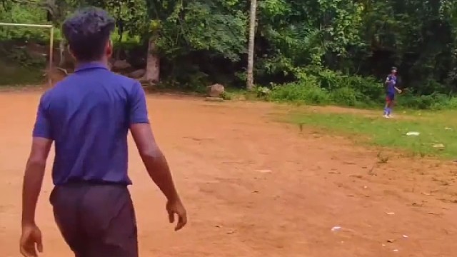 被他装到了#足球