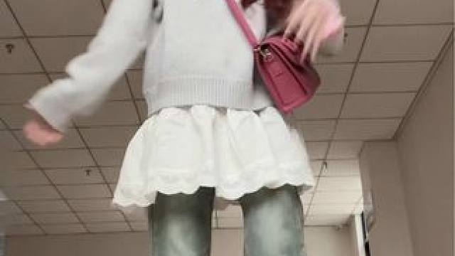 嘿嘿青春活力了#甜妹 #浅跳一下 #甜甜的手势舞
