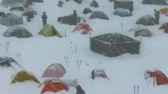 一群人的雪中露营 #露营 #雪天露营 #解压