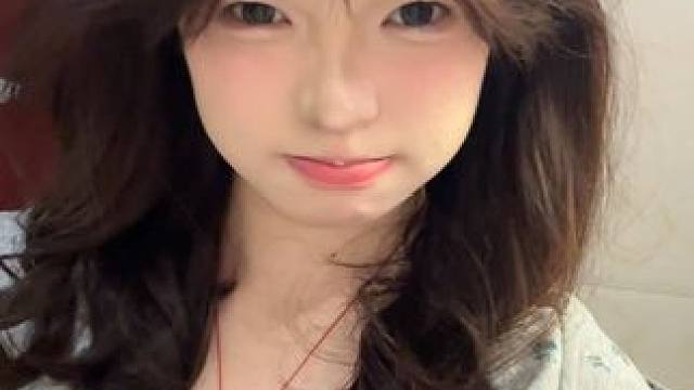 简简单单拿捏氛围感( ̀⌄ ́)#卷发 #笨蛋美女 #发型教程 #甜妹