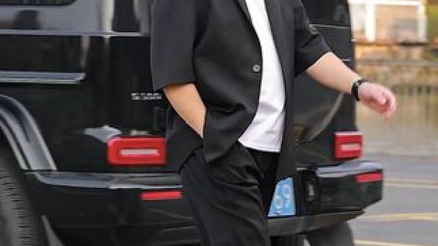 胖子不穿一次小西装，你都不知道自己有多帅气，去坐飞机这样穿，空姐全都迷恋你 #微胖穿搭   #轻熟穿