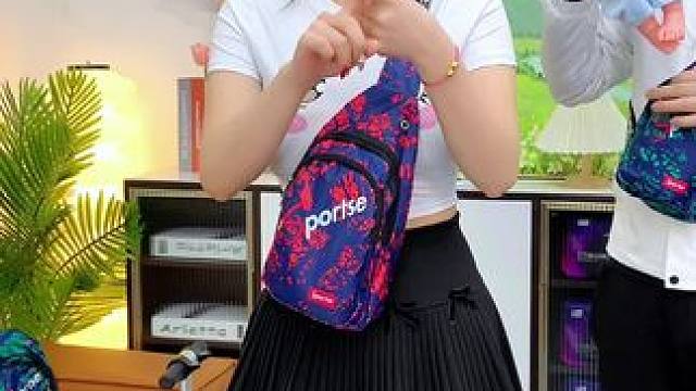 超级百搭的胸包才个位数，跟谁说谁都不信，高颜值超实用#胸包 #百搭胸包 #单肩斜挎包