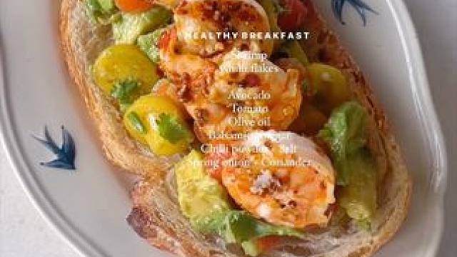 低卡轻食早餐｜鲜虾牛油果番茄开放三明治#我的减肥日记 #吃瘦不饿瘦 #低卡低脂餐 #三明治早餐做法 