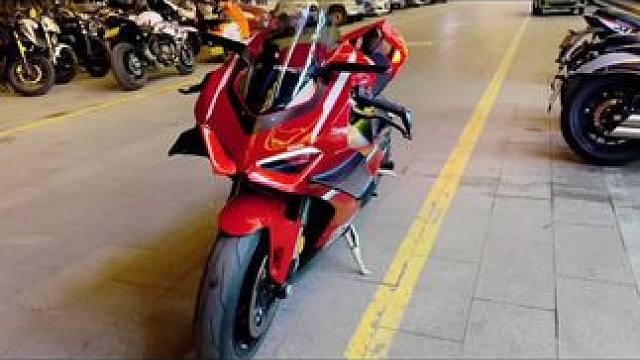 贵不贵咱先不说，颜值相当到位#杜卡迪 #机车 #摩托车 #杜卡迪v4s