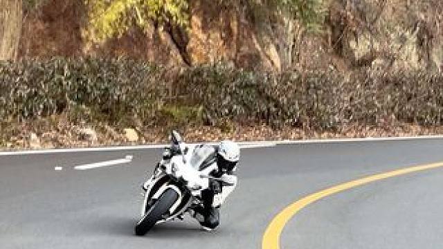 想念像是顽疾，唯有见面可医#凯越450rr #跑山 #agv头盔
