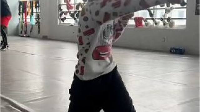 这小子#拳击 空击打得有模有样！#一套动作行云流水 #最酷的小孩 #强身健体保护自己 #少年强则国强