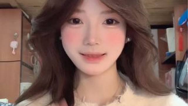 真是麻雀吃了草莓 雀食莓₍ᐢ⸝⸝›   ̫ ‹⸝⸝ᐢ₎
#学生党#手势舞 #甜妹 #看镜头宝宝