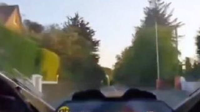 英雄在赛道 传奇在曼岛 这就是曼岛tt比赛 不是为了金钱，那到底是为了什么 #曼岛tt #摩托车比赛