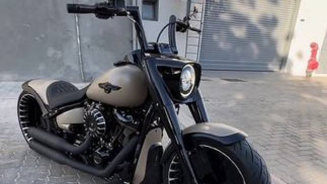 哈雷肥仔 FATBOY 由俄罗斯Box39改装 
#哈雷 #哈雷肥仔 #复古巡航 #bobber #