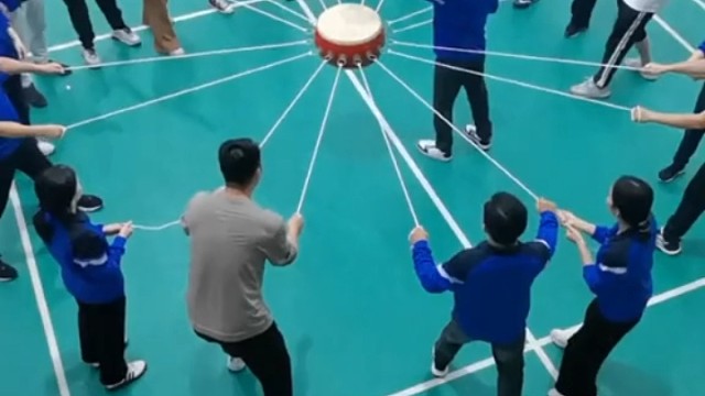 这项活动需要团队的默契配合