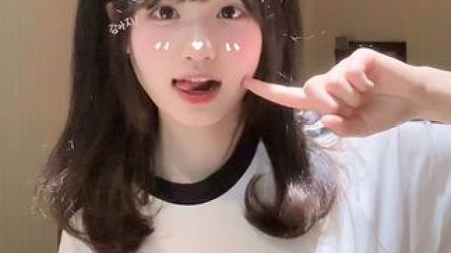 ✌
#甜妹 #圆脸 #手势舞 #浅跳一下