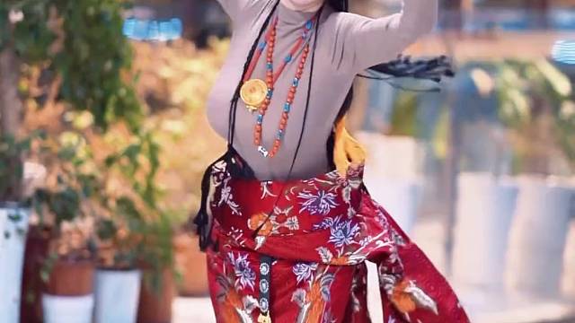 藏族姑娘，天生会跳舞