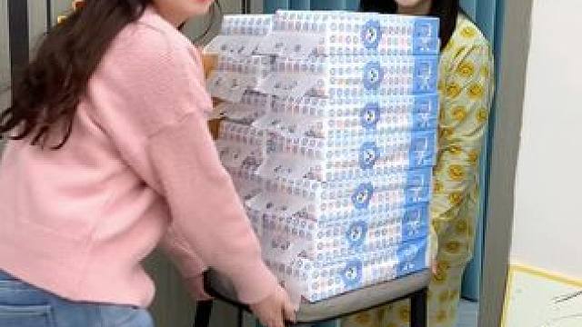 漫花家的#悬挂抽纸也太卷了吧！湿水不破，四层压花，原生木桨一提1280张随便抽都不心疼