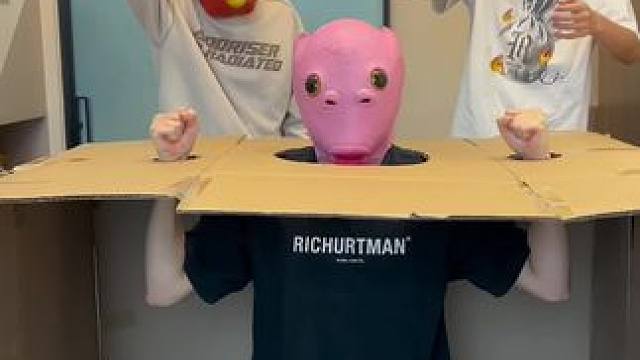 快叫你朋友来看左右打地鼠挑战#哈哈哈哈哈哈我要笑死了 #男人之间的快乐 #搞笑 #整活 #管不饿